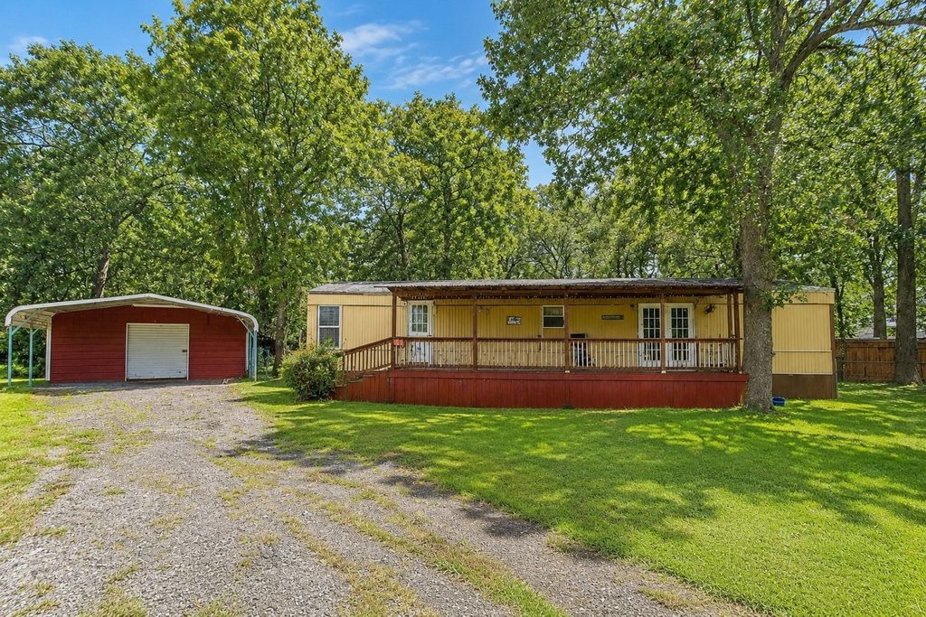 9949 Greentree Lane, Wills Point, TX 75169