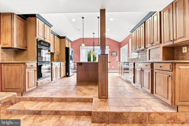2084 DUTTON MILL RD, Newtown Square, PA 19073