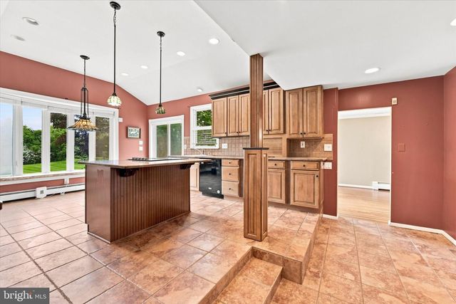 2084 DUTTON MILL RD, Newtown Square, PA 19073
