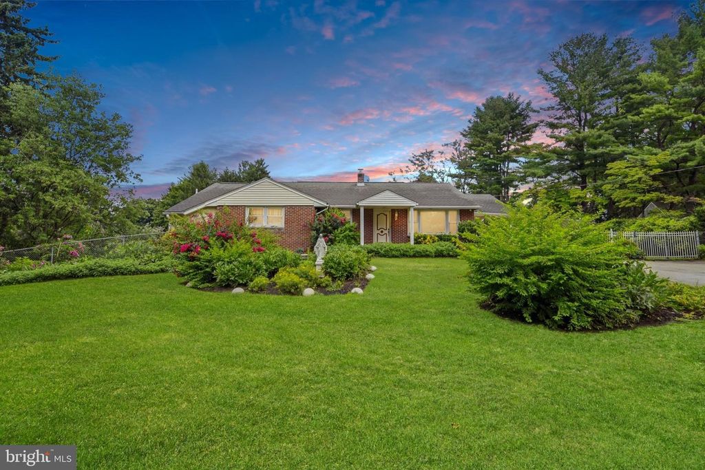 2084 DUTTON MILL RD, Newtown Square, PA 19073