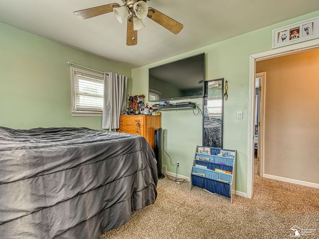 15351 Richmond Street, Southgate, MI 48195