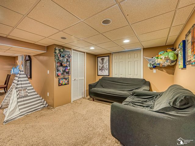 15351 Richmond Street, Southgate, MI 48195