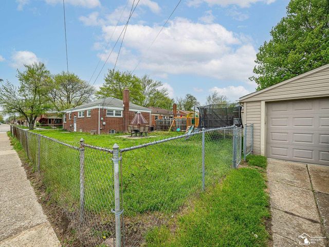 15351 Richmond Street, Southgate, MI 48195