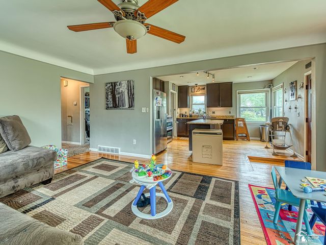 15351 Richmond Street, Southgate, MI 48195