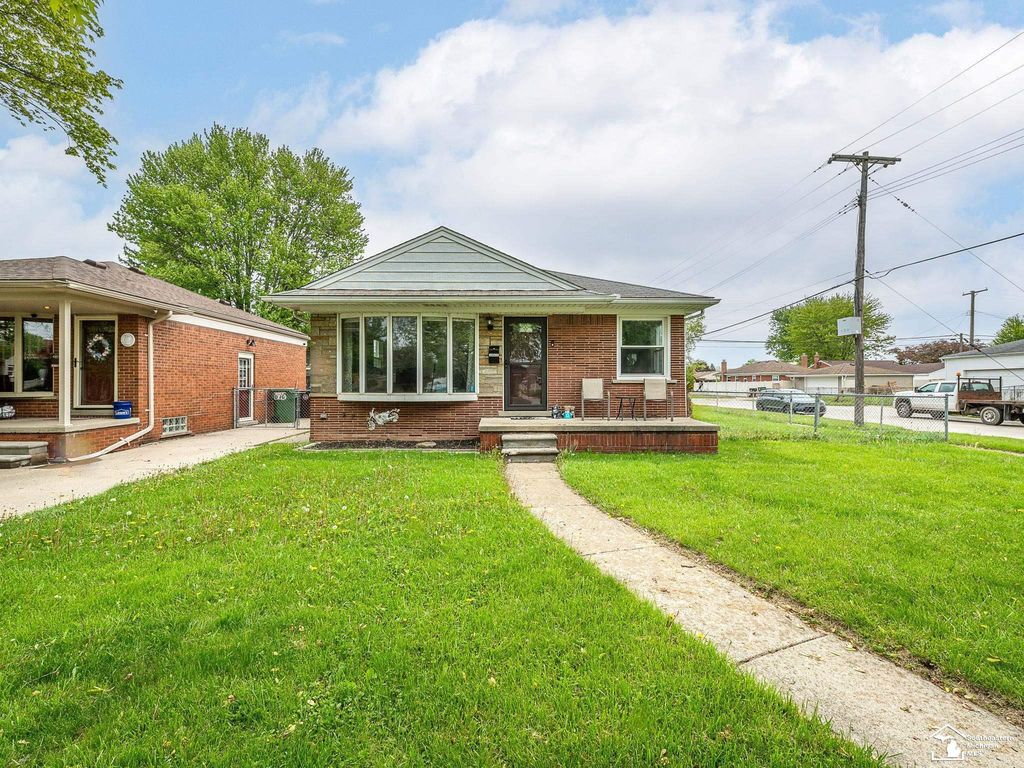 15351 Richmond Street, Southgate, MI 48195