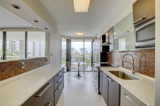 3600 Yacht Club Drive 703, Aventura, FL 33180