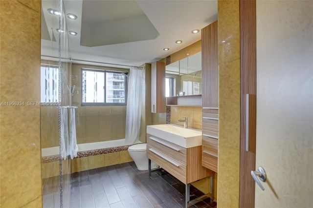 3600 Yacht Club Drive 703, Aventura, FL 33180