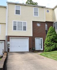 10 Fairway DRIVE, Delmont, PA 15626