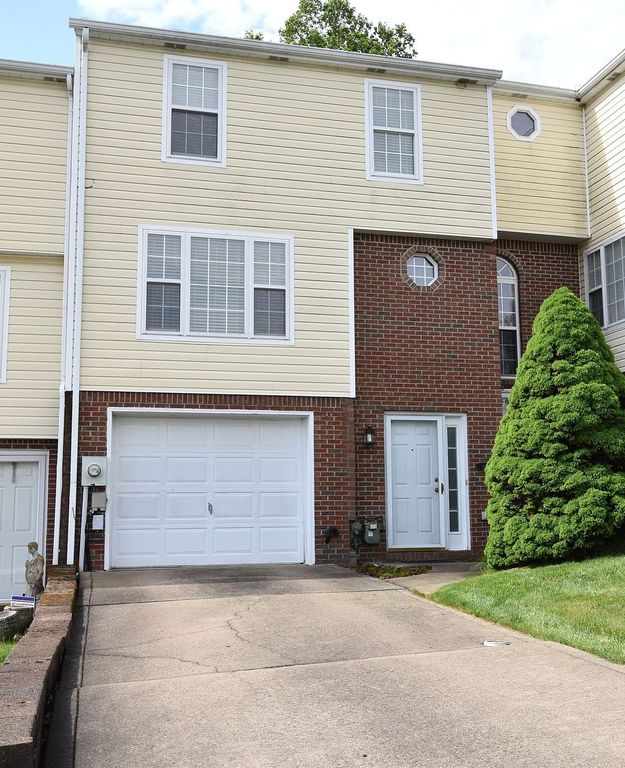 10 Fairway DRIVE, Delmont, PA 15626