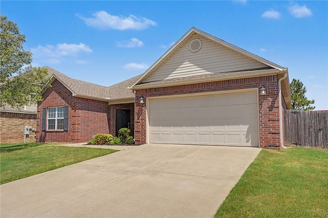 2703 Whispering Woods Court, Lowell, AR 72745
