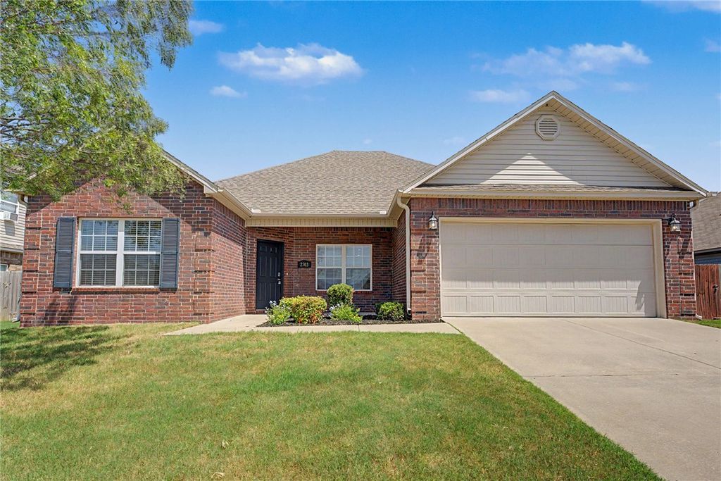 2703 Whispering Woods Court, Lowell, AR 72745