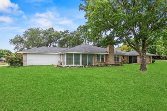 119 Locust Court, Oak Leaf, TX 75154
