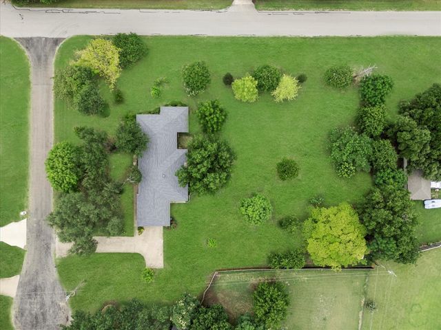 119 Locust Court, Oak Leaf, TX 75154
