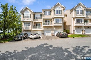 86 Lakeview Court, Pompton Lakes, NJ 07442