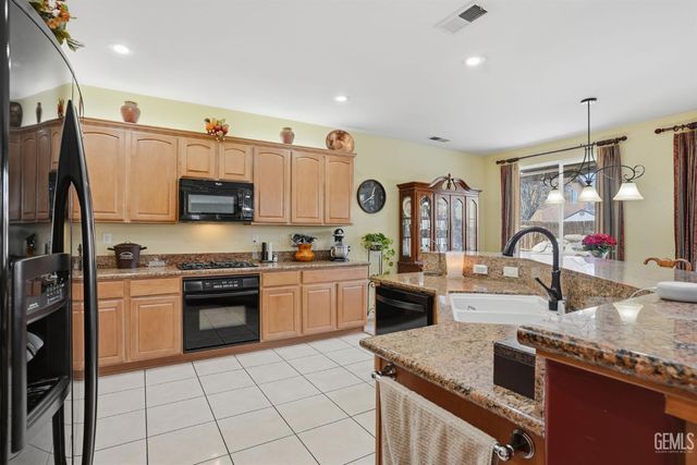 12812 Yankton Court, Bakersfield, CA 93312