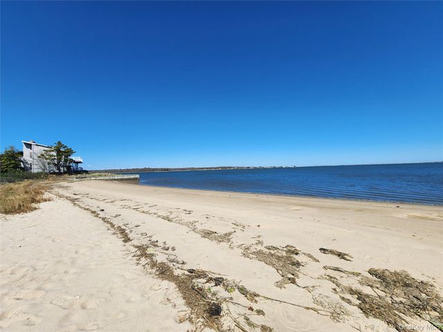 1 Bayside Avenue, East Quogue, NY 11942