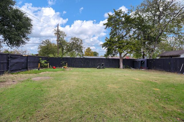 1831 Wintergreen Road, Carrollton, TX 75006