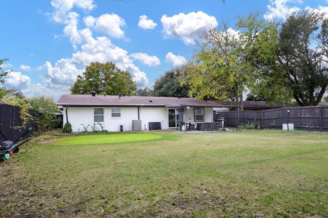 1831 Wintergreen Road, Carrollton, TX 75006