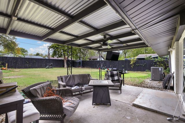 1831 Wintergreen Road, Carrollton, TX 75006
