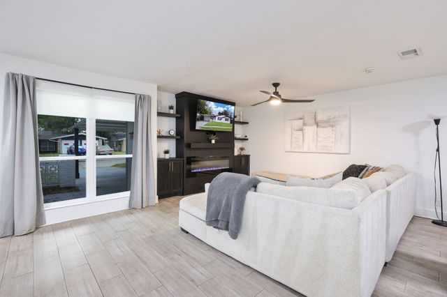 1831 Wintergreen Road, Carrollton, TX 75006