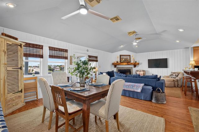 12808 Camino Famoso Road, Galveston, TX 77554