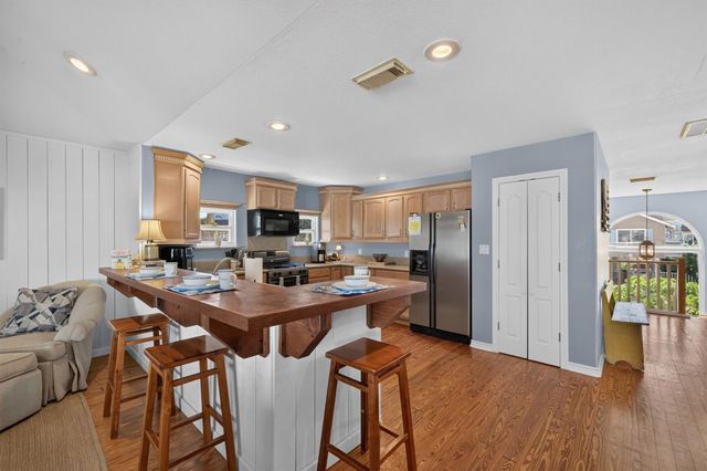 12808 Camino Famoso Road, Galveston, TX 77554