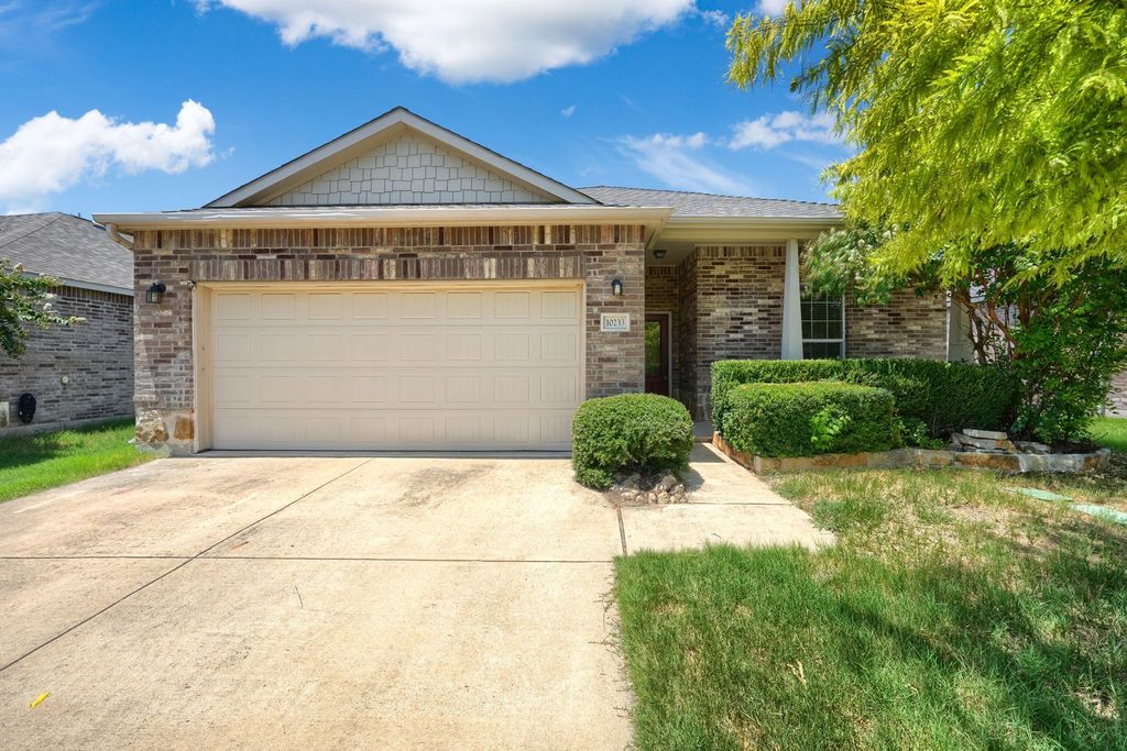 10233 Pyrite Drive, Fort Worth, TX 76131