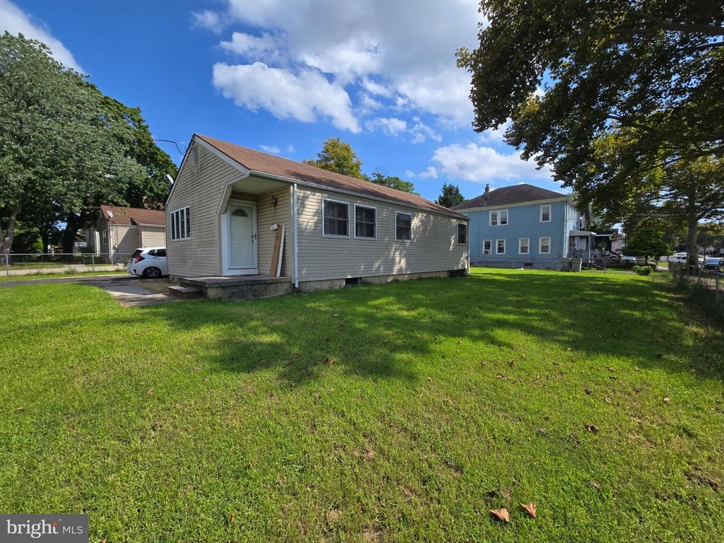 301 W PLUM ST, VINELAND, NJ 08360 — exterior