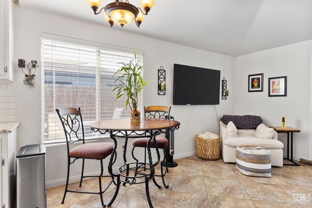 5906 Pine Trail Drive, Bakersfield, CA 93313