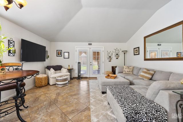 5906 Pine Trail Drive, Bakersfield, CA 93313