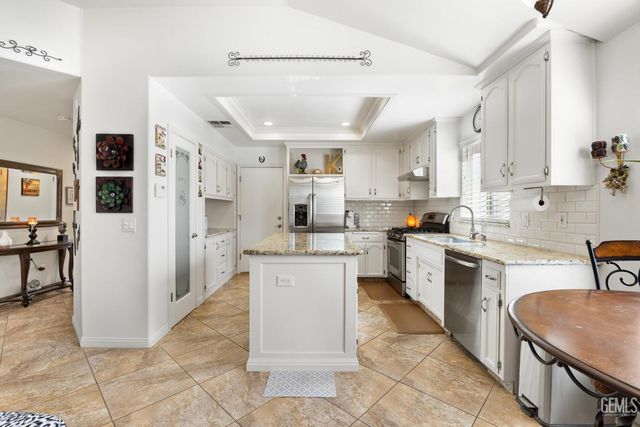 5906 Pine Trail Drive, Bakersfield, CA 93313
