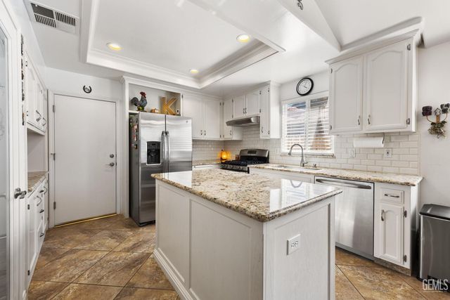 5906 Pine Trail Drive, Bakersfield, CA 93313