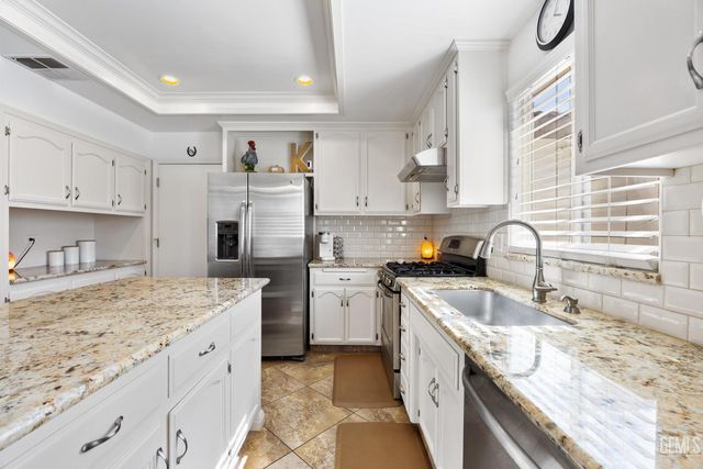 5906 Pine Trail Drive, Bakersfield, CA 93313