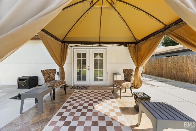 5906 Pine Trail Drive, Bakersfield, CA 93313