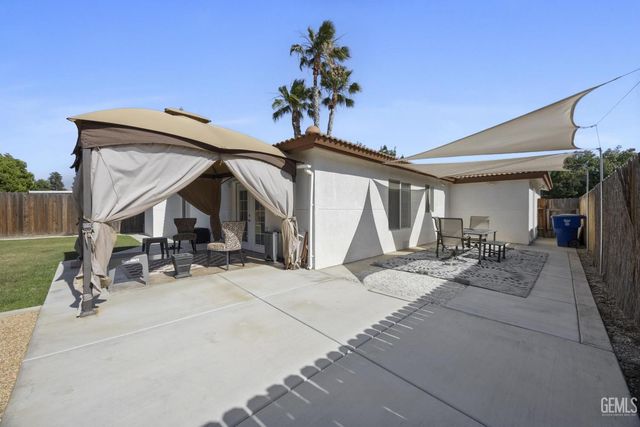 5906 Pine Trail Drive, Bakersfield, CA 93313