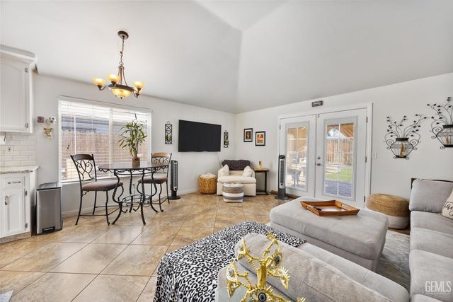 5906 Pine Trail Drive, Bakersfield, CA 93313