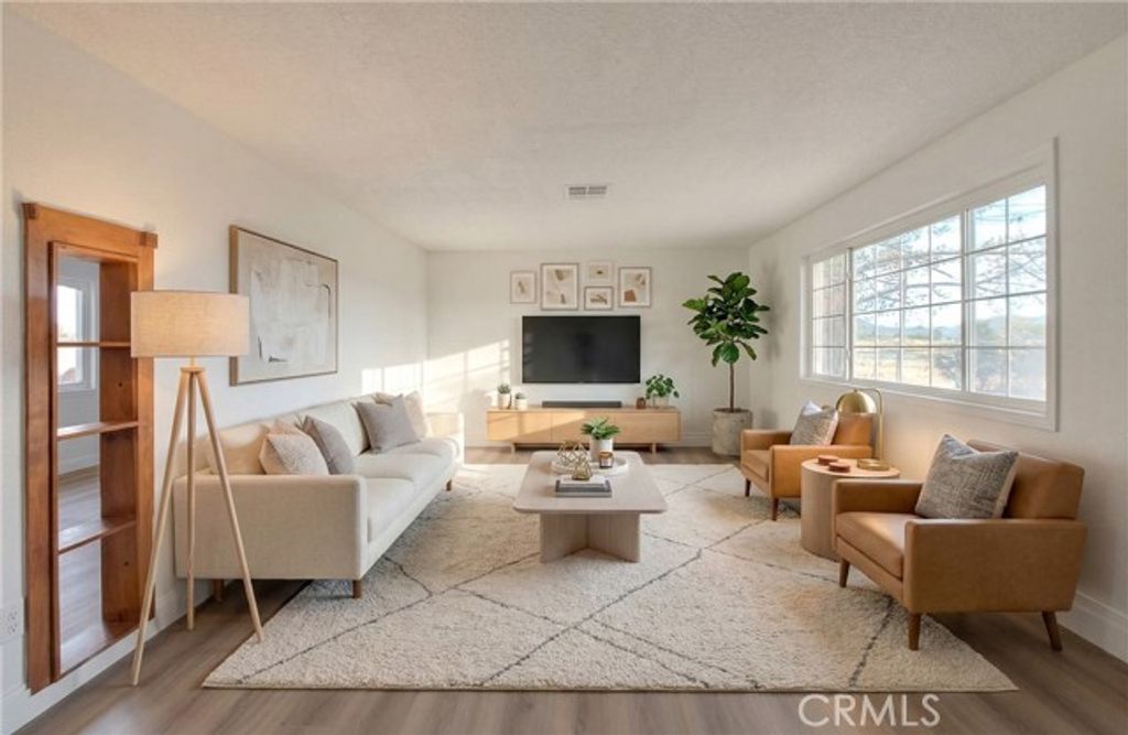 22133 Thunderbird, Apple Valley, CA 92307