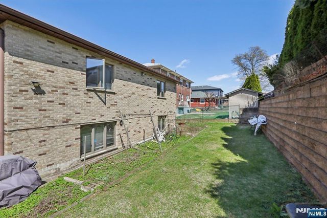 318 3rd Street, Palisades Park, NJ 07650