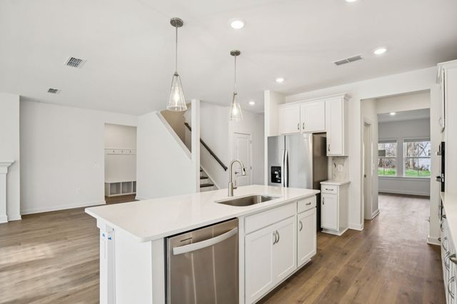 112 Vanguard Drive, La Vergne, TN 37086