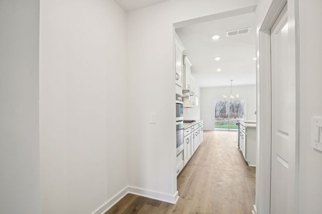 112 Vanguard Drive, La Vergne, TN 37086