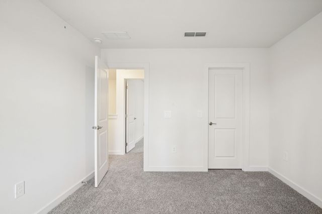 112 Vanguard Drive, La Vergne, TN 37086