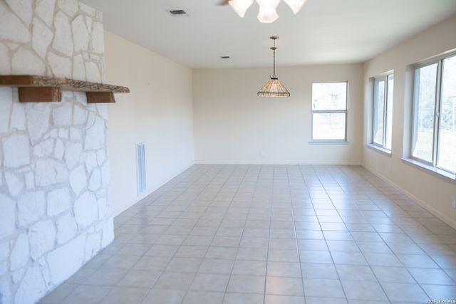 3190 Pittman Rd, St.hedwig, TX 78152