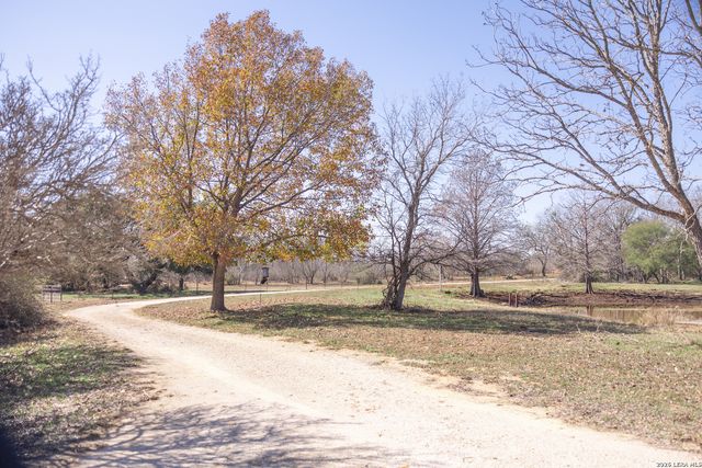 3190 Pittman Rd, St.hedwig, TX 78152