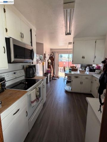 14621 Pansy St, San Leandro, CA 94578