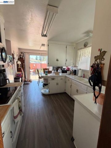 14621 Pansy St, San Leandro, CA 94578