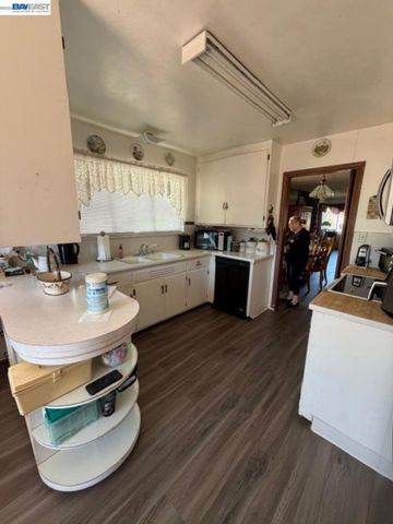 14621 Pansy St, San Leandro, CA 94578