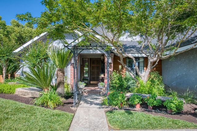 6635 N West Avenue, Fresno, CA 93711