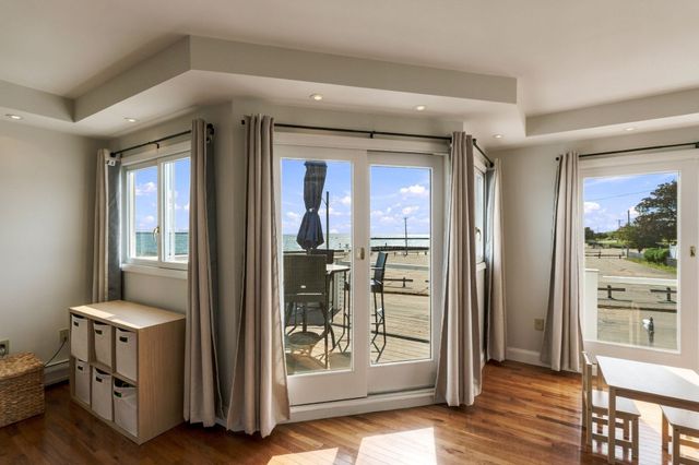 31 Hudson St, New Bedford, MA 02744