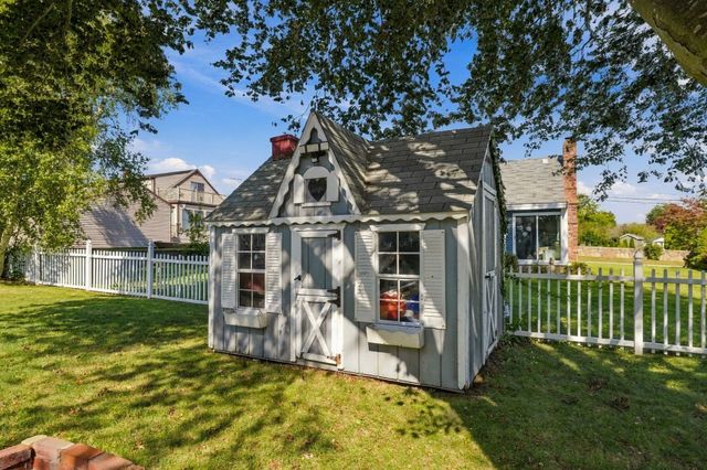 31 Hudson St, New Bedford, MA 02744