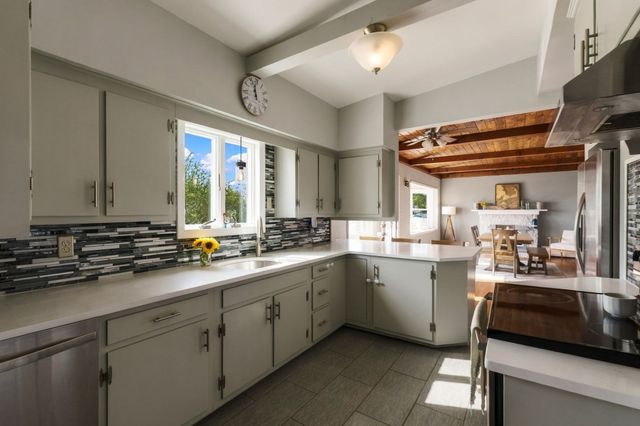 31 Hudson St, New Bedford, MA 02744